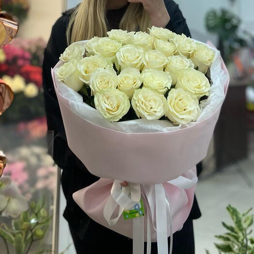 21 белая роза в упаковке