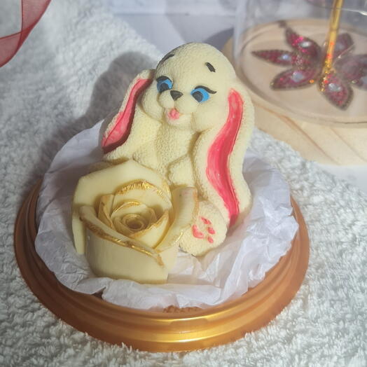 Шоколадная фигурка, зайка с розой