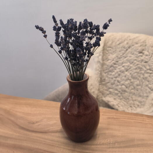 Букетик из сухоцветной лаванды в винтажной керамической вазочке