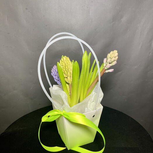 Весенние ароматные гиацинты в сумочке