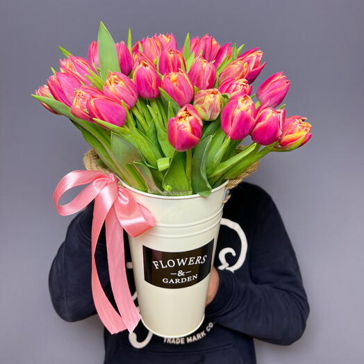 Букет из 29 пионовидных тюльпанов Columbus в вазе/ бидоне