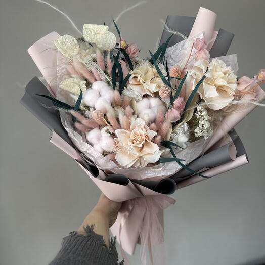 Воздушный букет из сухоцветов и стабилизированных роз🌹