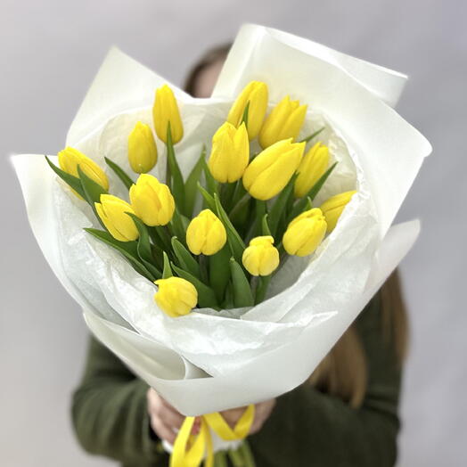 Букет 15 желтых тюльпанов