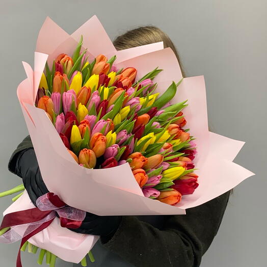 Микс 101 тюльпан в нежной упаковке