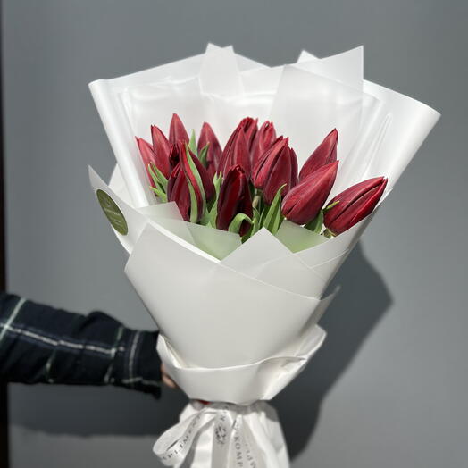 Красные тюльпаны