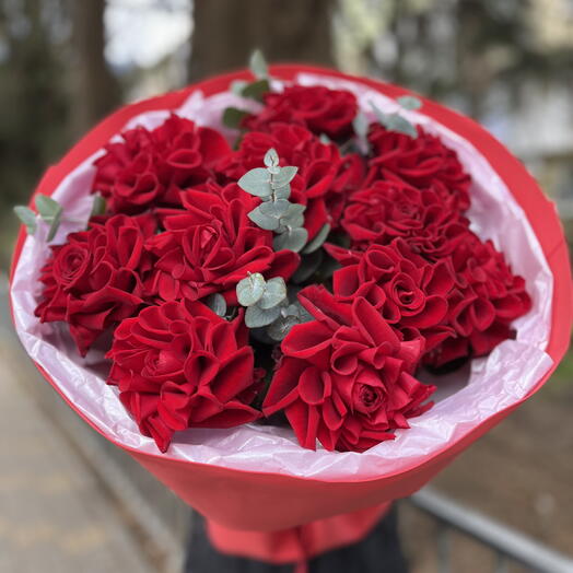 Розы красные вывернутые 11 шт