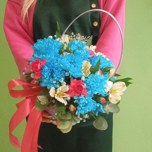 Корзина с хризантемой и кустовой розой