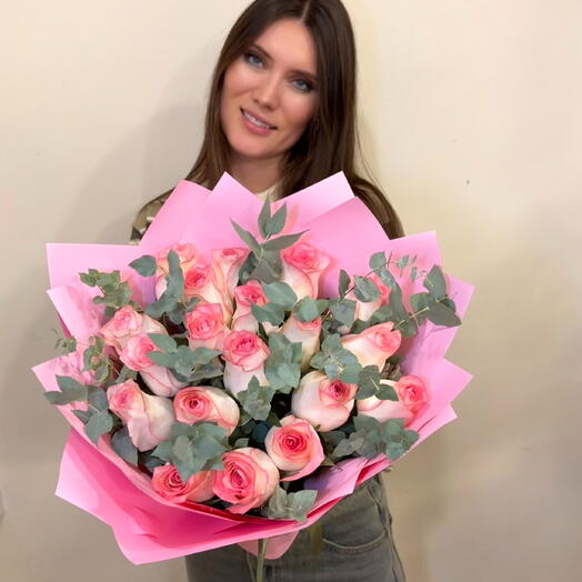 Букет из нежной розы 19 джумилии с эвкалиптом 🌼🌼