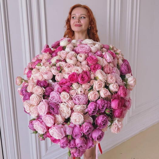 Огромный букет из 75 кустовых пионовидных роз "GRAND BLOOM"