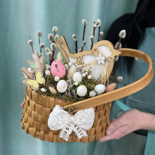 Композиция на Пасху с птичкой