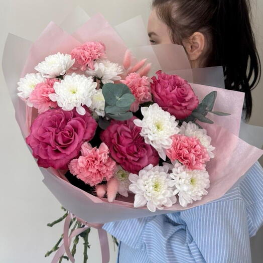 Bouquet with pin-shaped roses