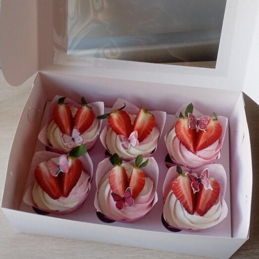 Набор капкейков 6 шт с клубникой и бабочками 🍓