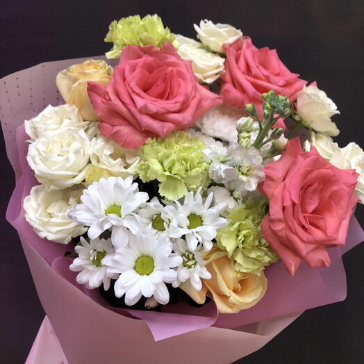 Розовый букет 💐 из кустовых роз диантусов Хризантем и роз