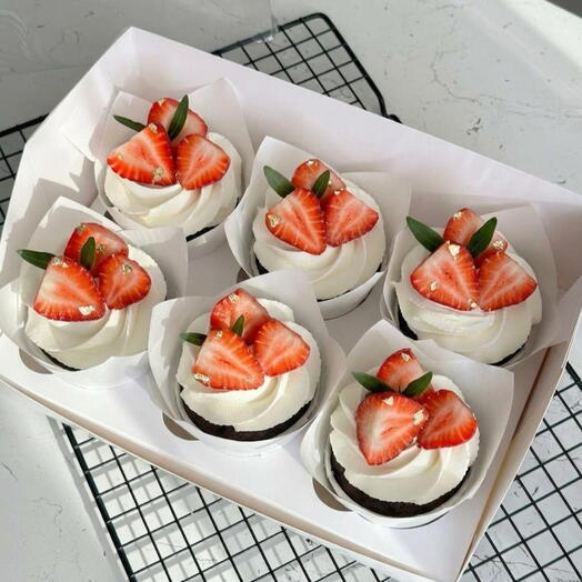 Капкейки с клубникой 6 шт