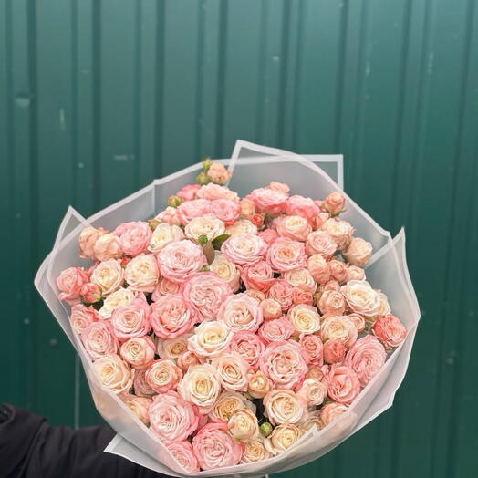 Бомбастик😍️
Нежный кремово-сливочный оттенок кустовых пионовидных роз️