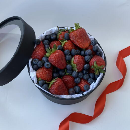 «Сочные ягоды 🍓🫐 » Спелая Клубника/ Голубика | Набор свежих ягод в подарок 🎁