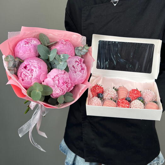 Juego de 5 peonías y fresas cubiertas de chocolate