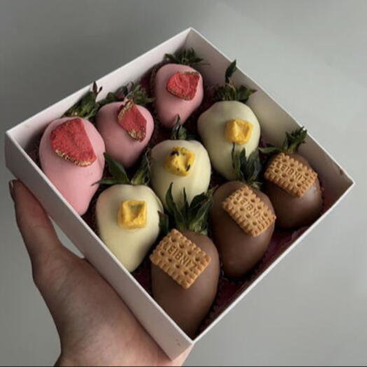 Клубника в шоколаде микс 9 шт
