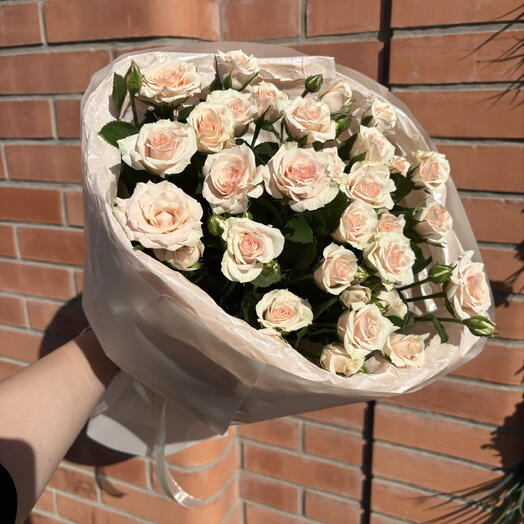 Букет из 7 нежных кустовых роз