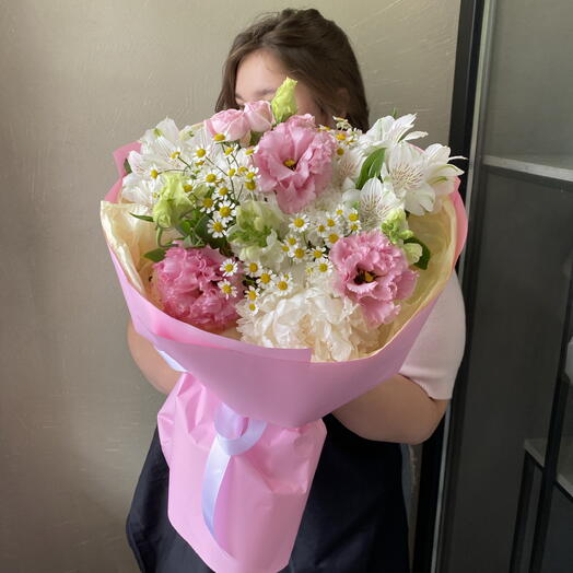 Милый букет с пионом