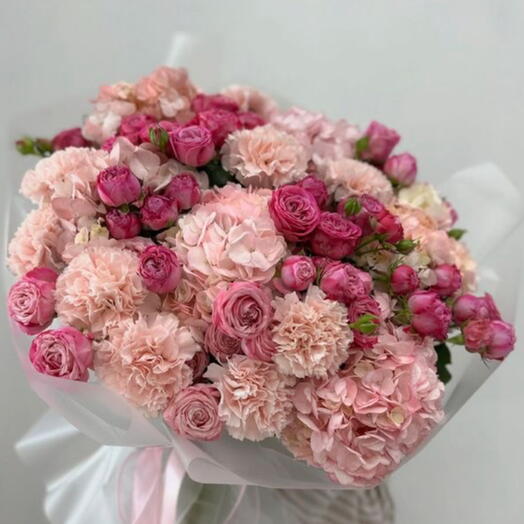 Розовый сборный букет с розами и гортензиями🌸
