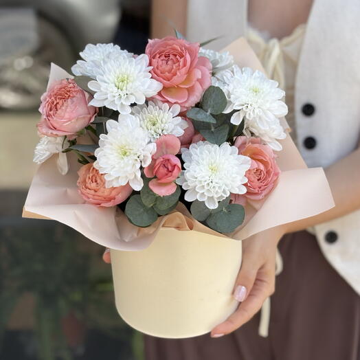 Шляпная коробка кустовая Роза , эвкалипт , хризантема