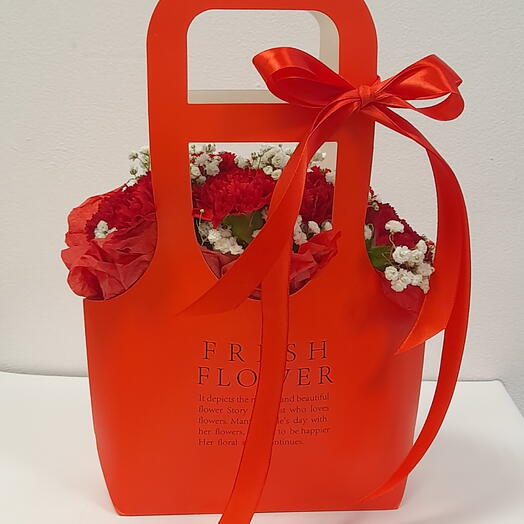 Сумочка Красный Шёлк — гипсофила, диантус
