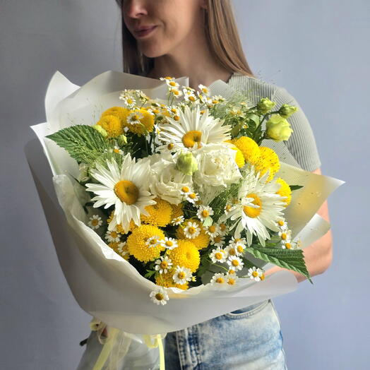 Яркий букет с ромашками