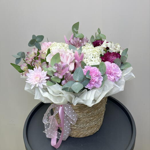 Нежный обьемный букет в корзине 🌸