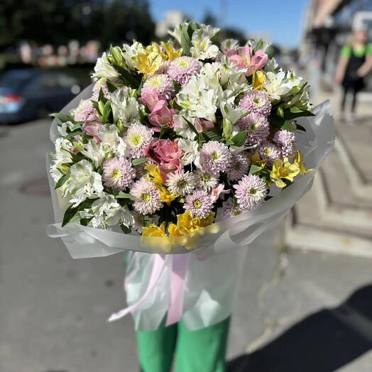 Дуо букет из хризантем и эустомы