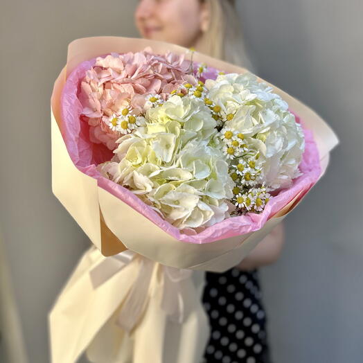 Букет «Облачко» с гортензией и ромашкой S 🌸