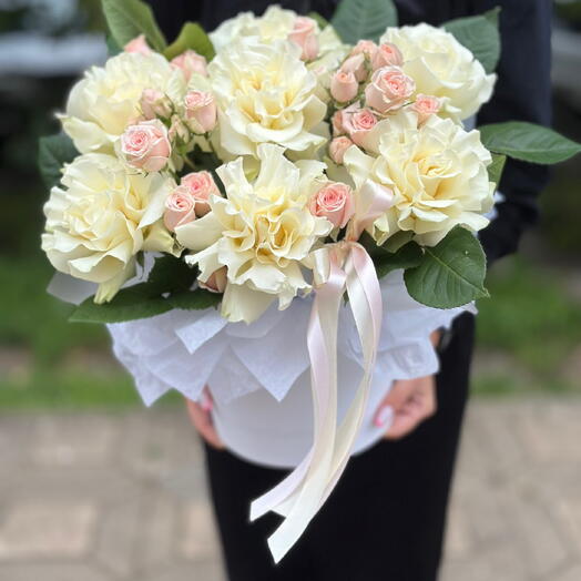 Нежная композиция с розами 🌸