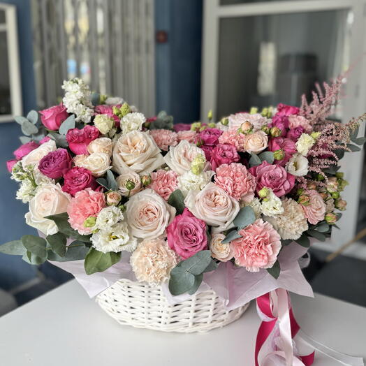 Шикарная корзина в нежной гамме