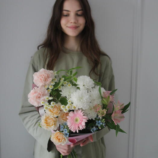 Нежный сборный букет