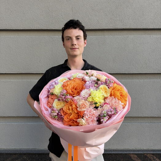 Букет «соленая карамель» 🥰🤍 с французскими розами, диантусами и ароматной маттиолой 🌸