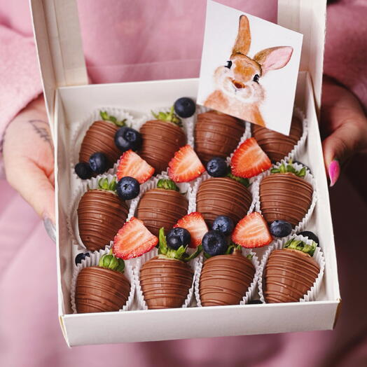 Strawberries in chocolate "Berry basket" 12 pcs