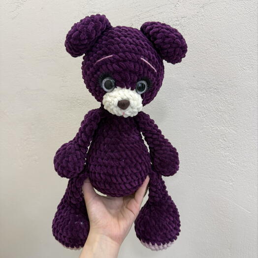 Мягкая вязаная игрушка фиолетовая мишка ручной работы