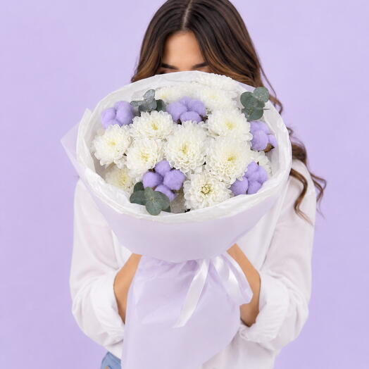 Букет с хризантемами и сиреневым хлопком💜
