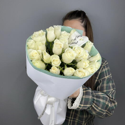 25 белых розочек 🕊️