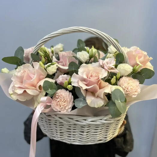Корзина с французскими розами