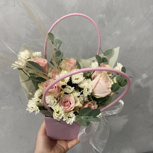 Нежная композиция с розами🌸