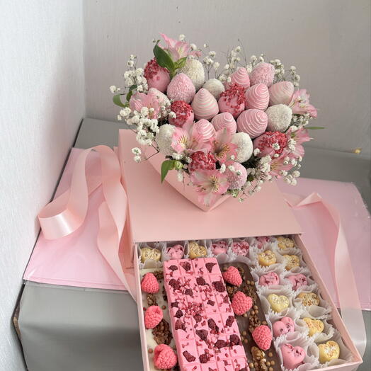 Клубничка в шоколаде с цветами в шкатулке « Ты пахнешь как любовь» 💞