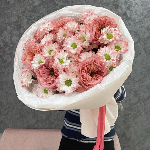 Букет из роз и ромашек