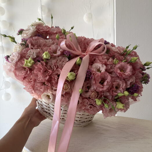 Корзина с цветами:розовая эустома,статица 🌸