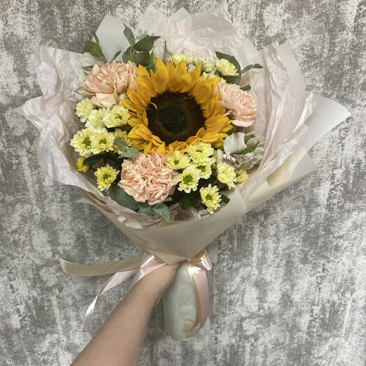 Микс букет с подсолнухом