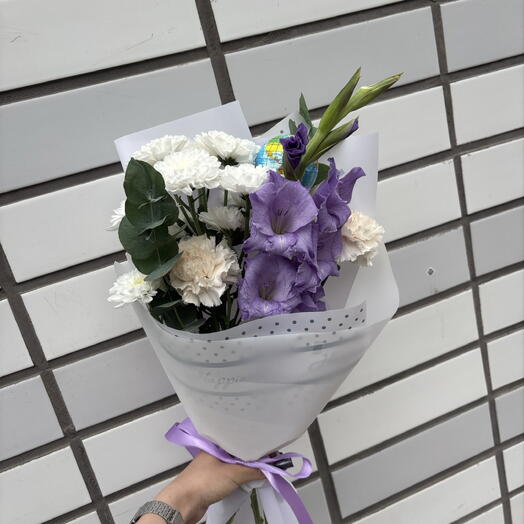 Букет с гладиолусом