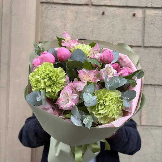 Букетик🌸💚 «Нежный контраст»💚 пион роза с альстромерией и диантусами