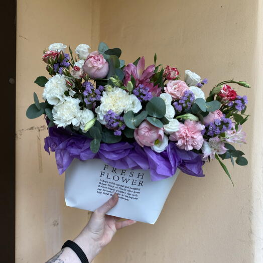 Композиция весенняя феерия 💐 «энтузиаст» в составе кустовая Роза JULIETT, диантусы, статица, эустома/лизиантус, эвкалипт