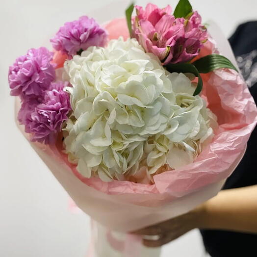 Белая гортензия, диантусы и альстромерия🌸