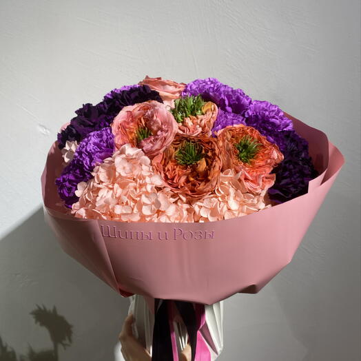 Розовый букет с фиолетовыми диантусами 💜